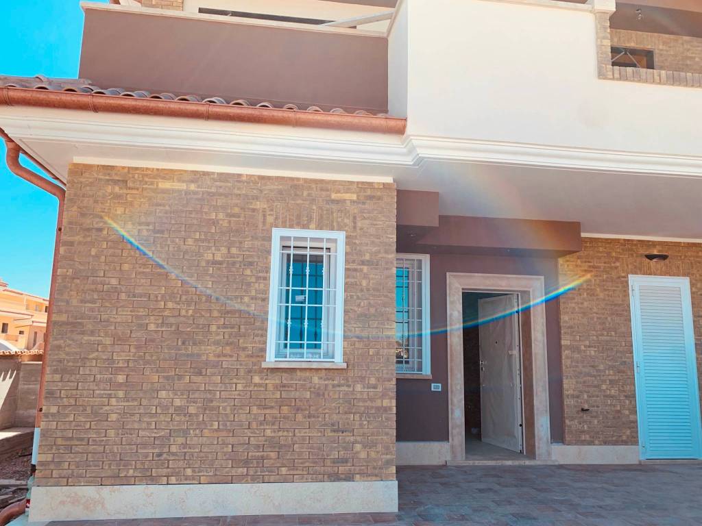 appartamento in vendita a Pomezia in zona Torvaianica Alta