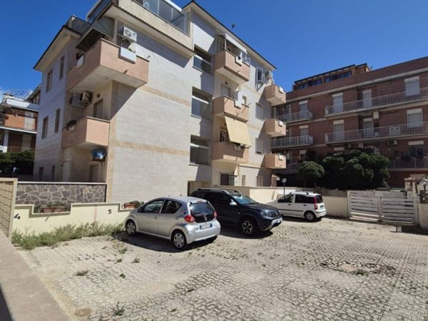 appartamento in vendita a Pomezia in zona Torvaianica