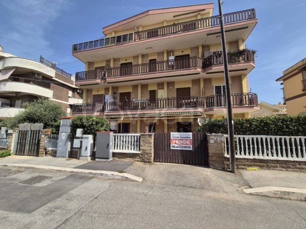 appartamento in vendita a Pomezia in zona Torvaianica