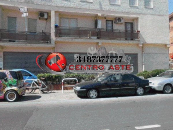 negozio in vendita a Pomezia in zona Torvaianica