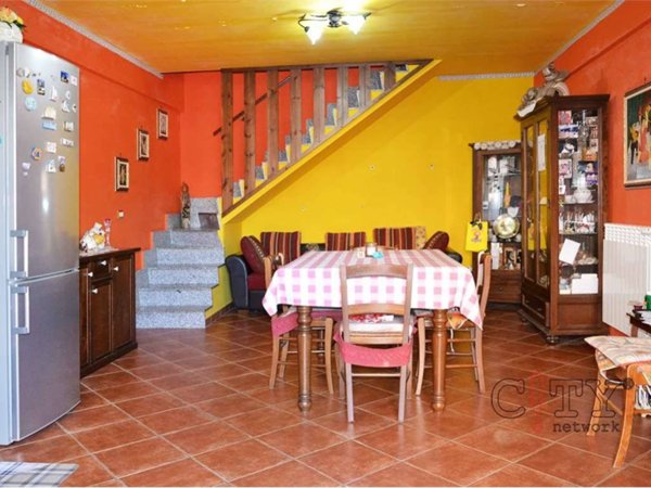 casa indipendente in vendita a Pomezia in zona Torvaianica