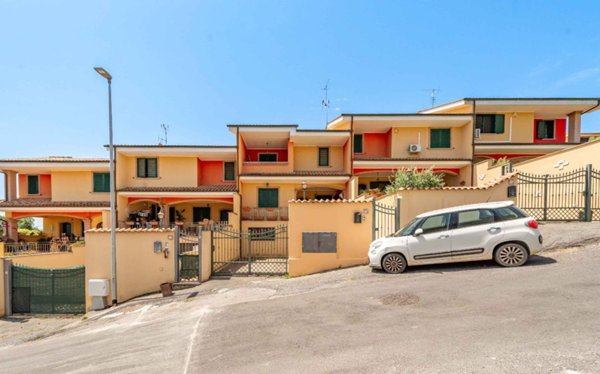 casa indipendente in vendita a Pomezia in zona Campo Jemini