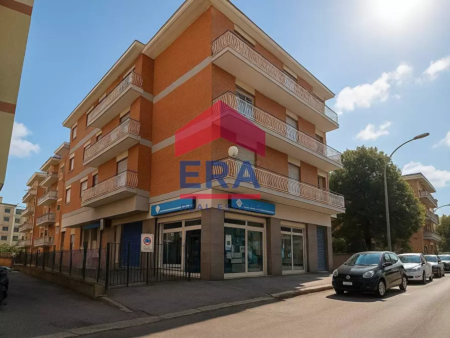 locale commerciale in vendita a Pomezia