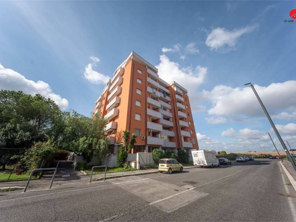 appartamento in vendita a Pomezia in zona Santa Palomba