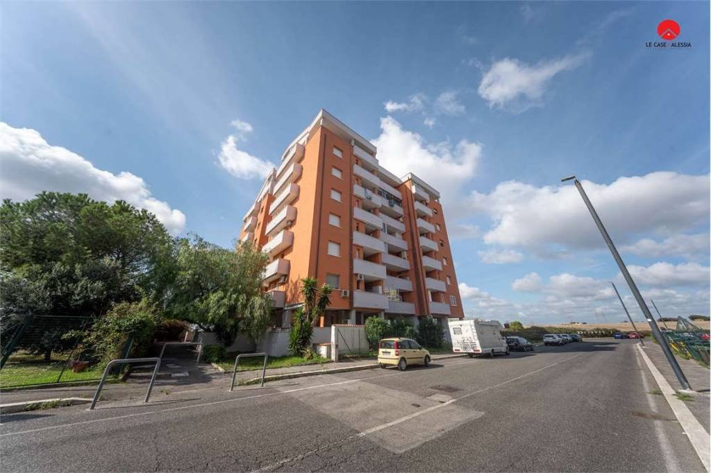 appartamento in vendita a Pomezia in zona Santa Palomba