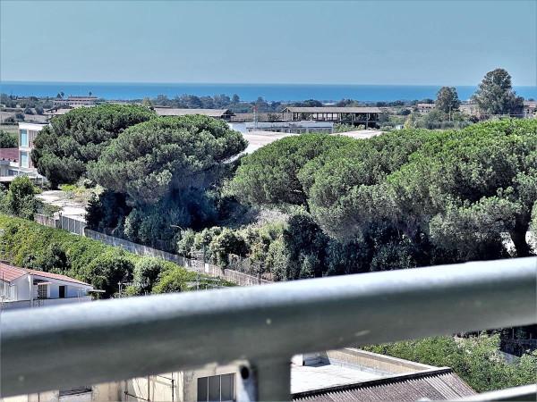 appartamento in vendita a Pomezia in zona Pratica di Mare