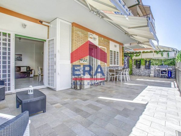 appartamento in vendita a Pomezia in zona Torvaianica