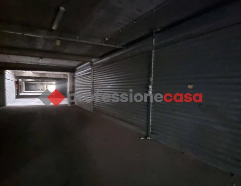 locale di sgombero in vendita a Pomezia