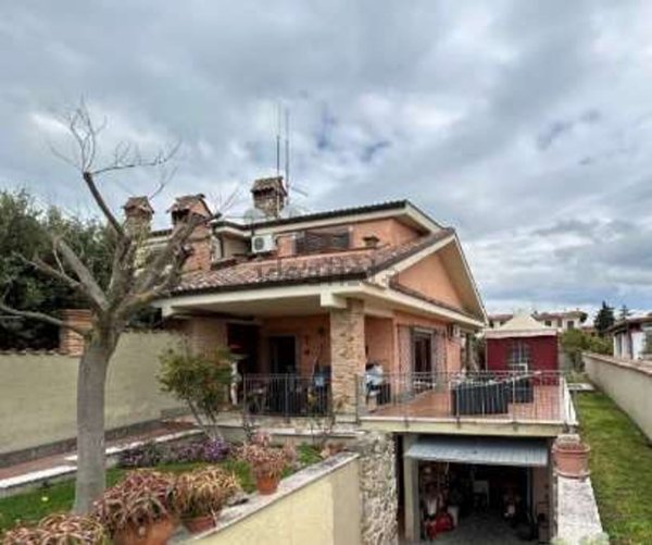 casa indipendente in vendita a Pomezia in zona Campo Jemini