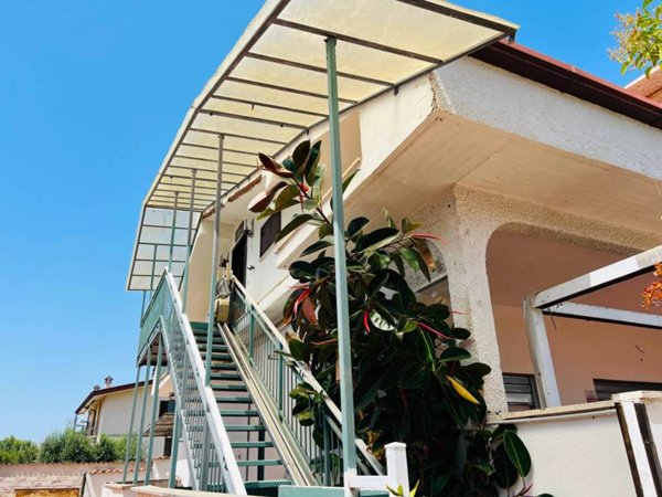 appartamento in vendita a Pomezia in zona Campo Selva