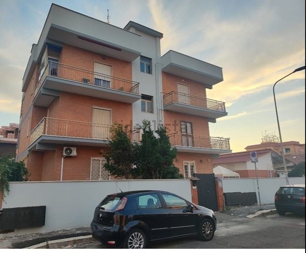 appartamento in vendita a Pomezia in zona Torvaianica