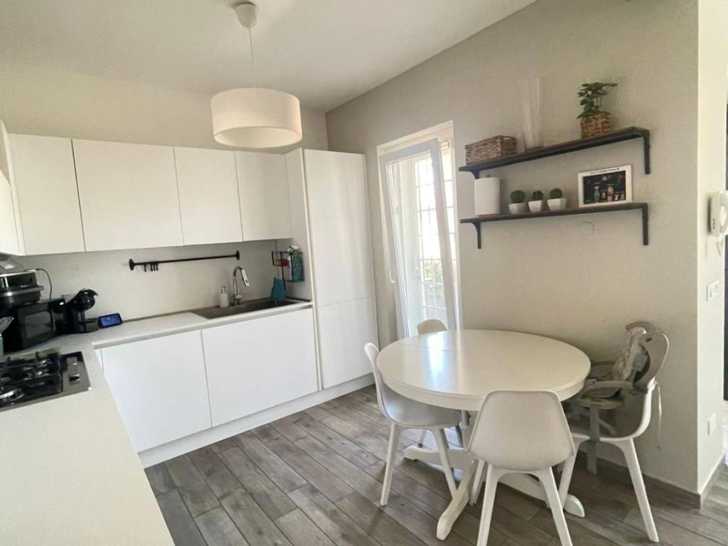 casa indipendente in vendita a Pomezia in zona Torvaianica