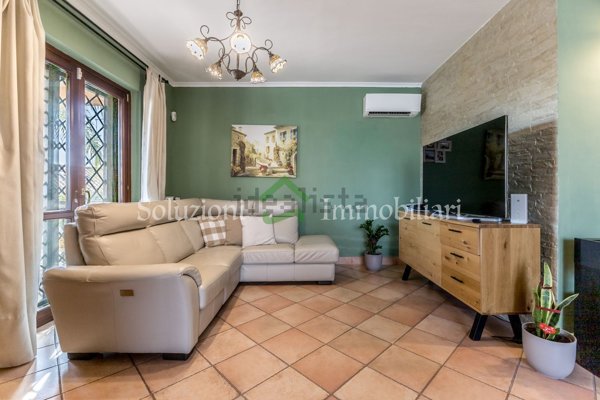 casa indipendente in vendita a Pomezia