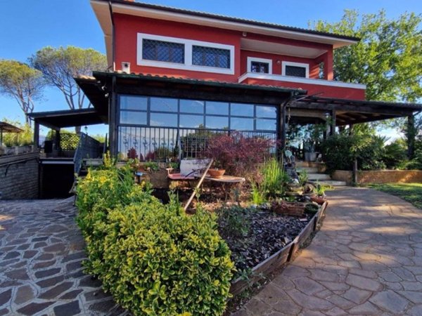 casa indipendente in vendita a Pomezia in zona Santa Palomba