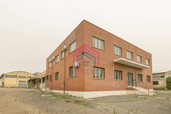 locale di sgombero in vendita a Pomezia