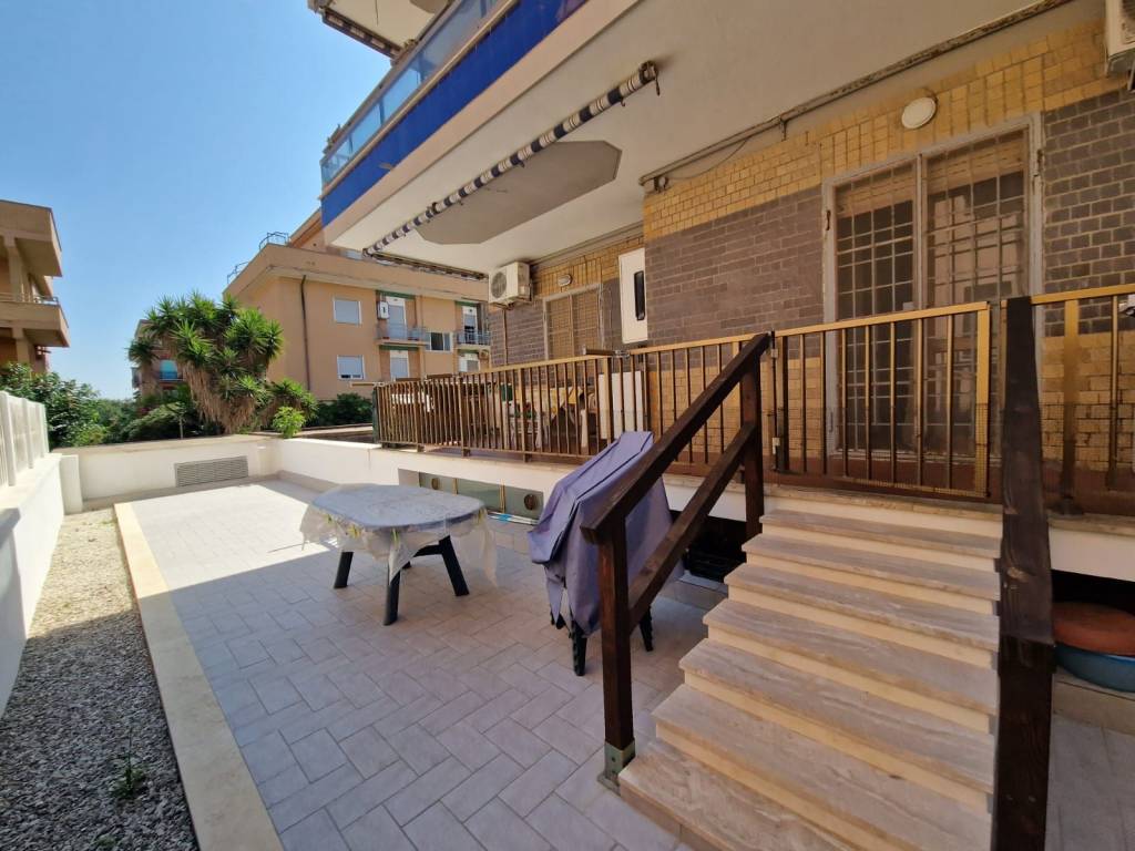 appartamento in vendita a Pomezia in zona Torvaianica