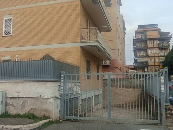 negozio in vendita a Pomezia