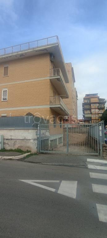 negozio in vendita a Pomezia