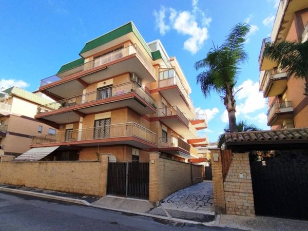 appartamento in vendita a Pomezia in zona Torvaianica