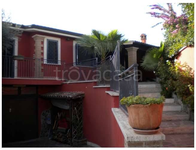 casa indipendente in vendita a Pomezia