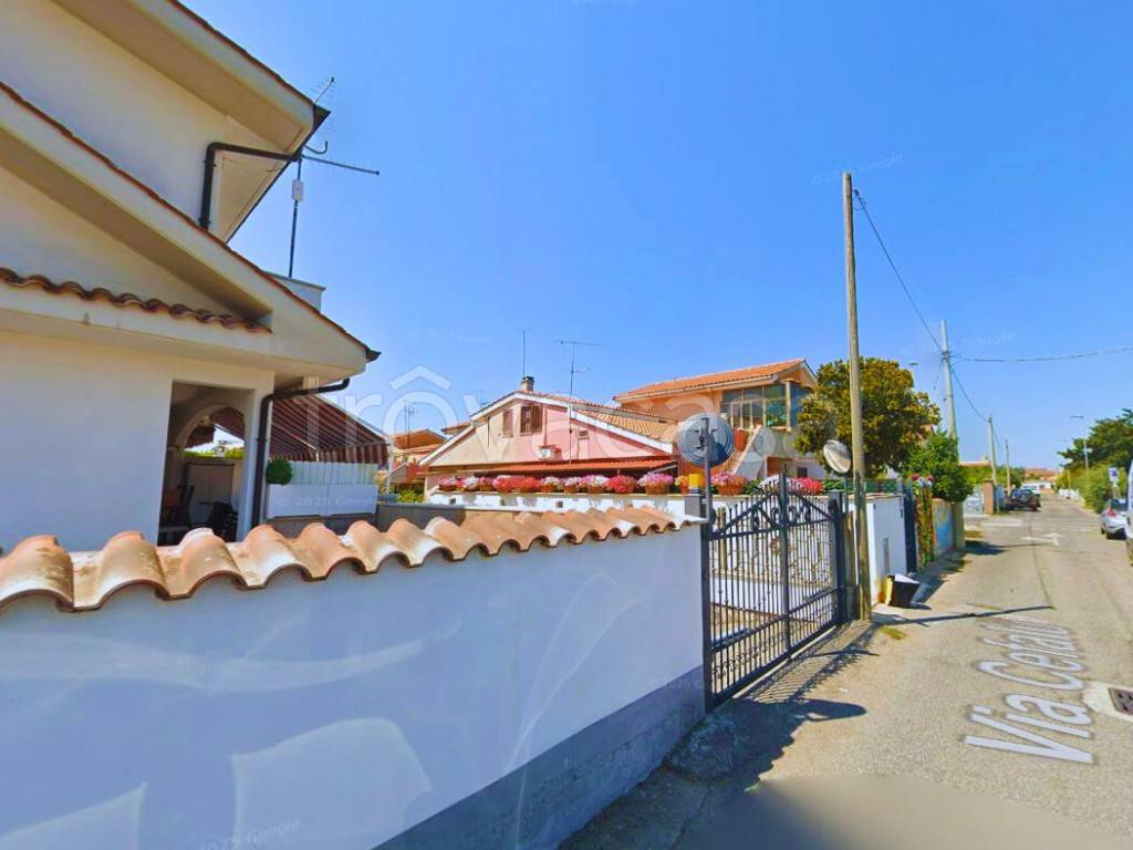 casa indipendente in vendita a Pomezia in zona Torvaianica