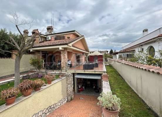 casa indipendente in vendita a Pomezia in zona Campo Jemini