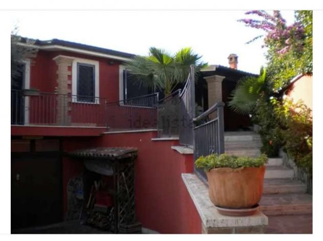 casa indipendente in vendita a Pomezia