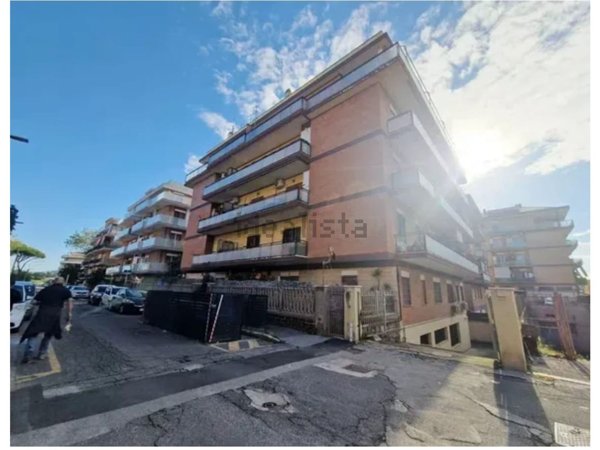 appartamento in vendita a Pomezia in zona Torvaianica