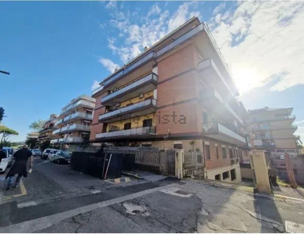 appartamento in vendita a Pomezia in zona Torvaianica