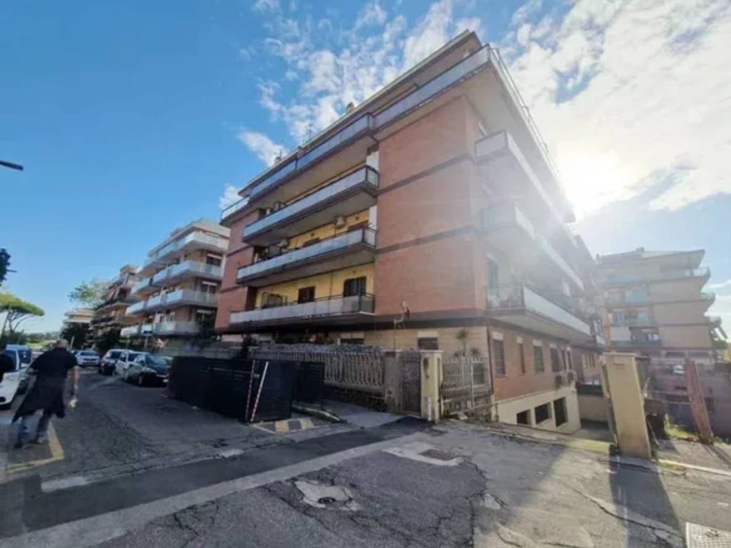 appartamento in vendita a Pomezia in zona Torvaianica