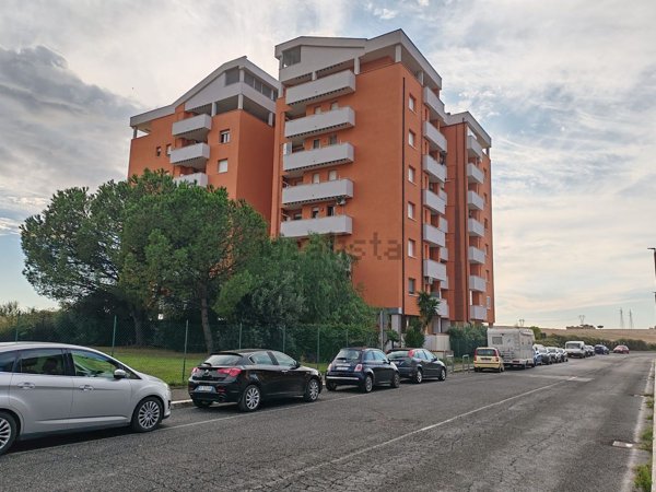 appartamento in vendita a Pomezia in zona Santa Palomba