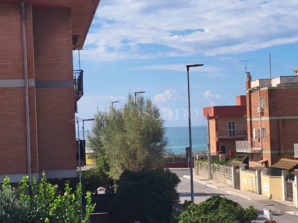appartamento in vendita a Pomezia in zona Torvaianica
