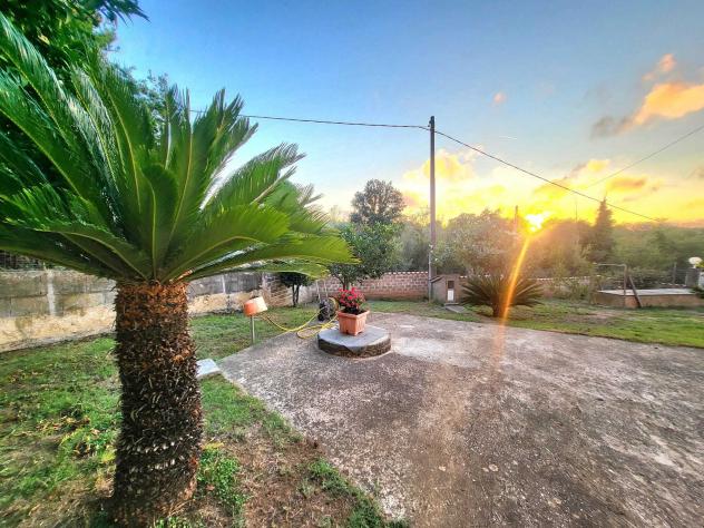 casa indipendente in vendita a Pomezia in zona Castagnetta