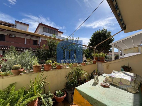 casa indipendente in vendita a Pomezia in zona Pratica di Mare