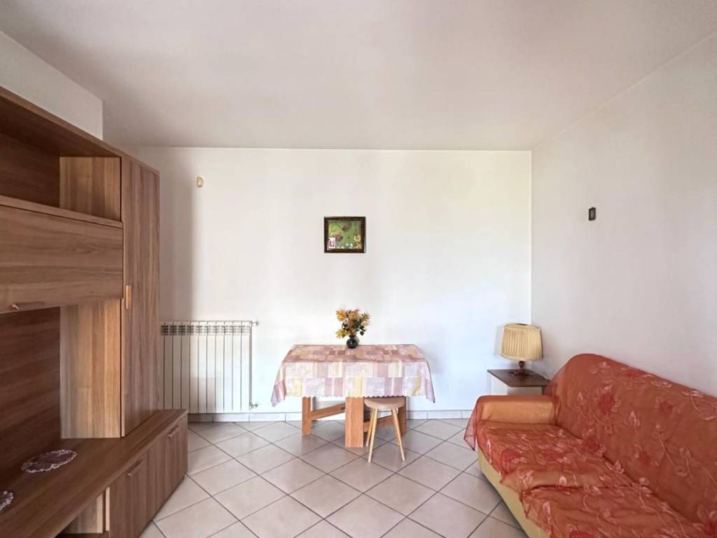appartamento in vendita a Pomezia in zona Santa Palomba