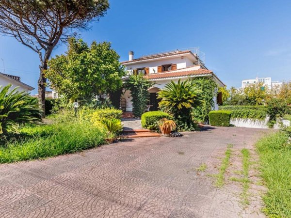 casa indipendente in vendita a Pomezia in zona Torvaianica