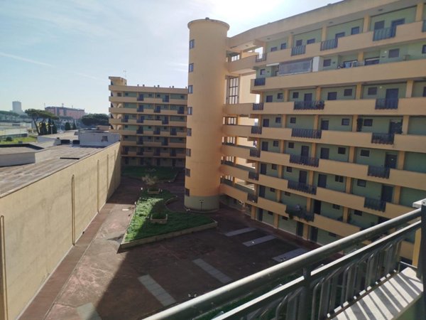 appartamento in vendita a Pomezia in zona Pratica di Mare