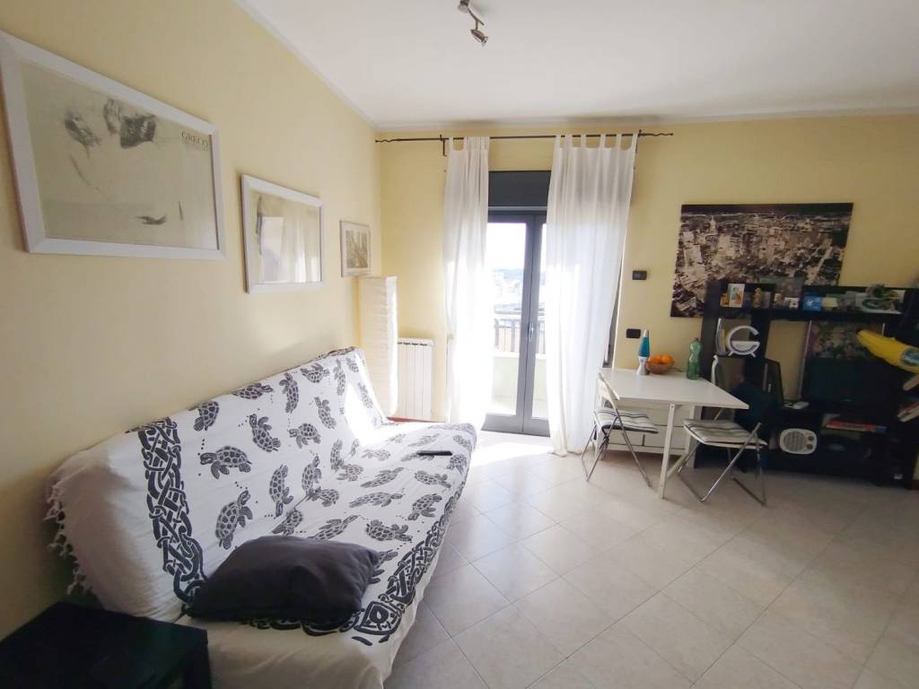 appartamento in vendita a Pomezia in zona Pratica di Mare