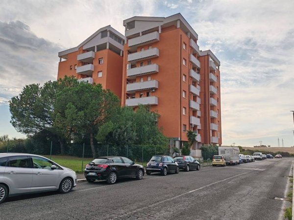 appartamento in vendita a Pomezia in zona Santa Palomba