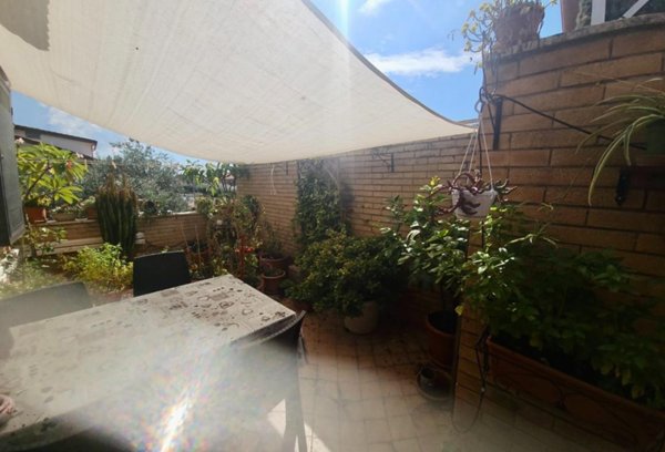 appartamento in vendita a Pomezia in zona Pratica di Mare