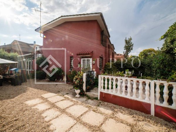 casa indipendente in vendita a Pomezia in zona Torvaianica