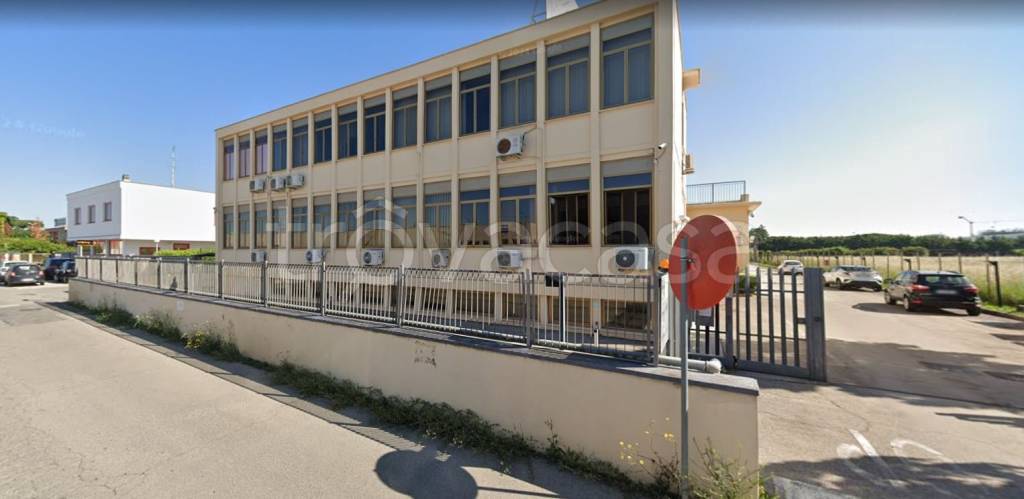 capannone in vendita a Pomezia