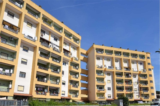 appartamento in vendita a Pomezia in zona Pratica di Mare