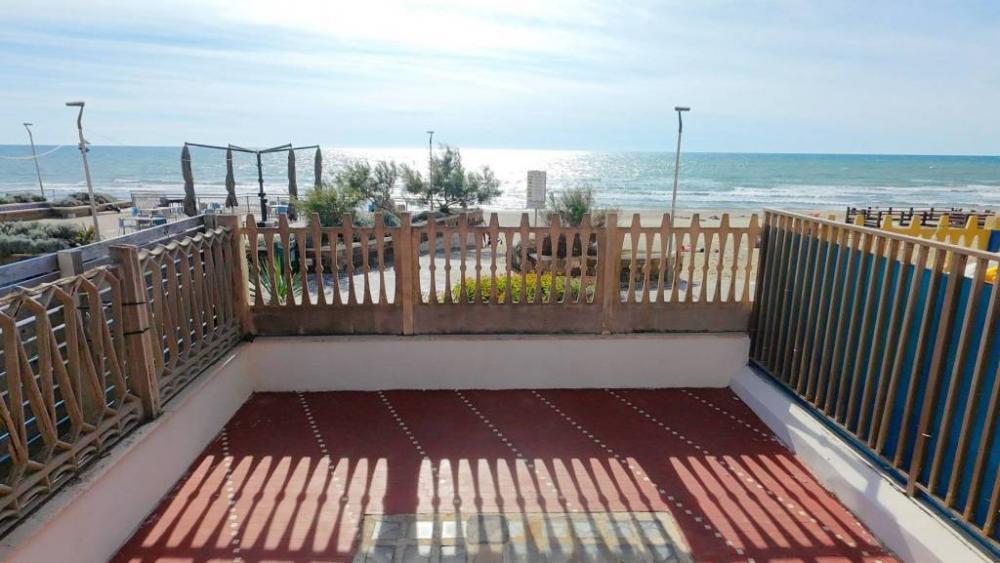 appartamento in vendita a Pomezia in zona Torvaianica