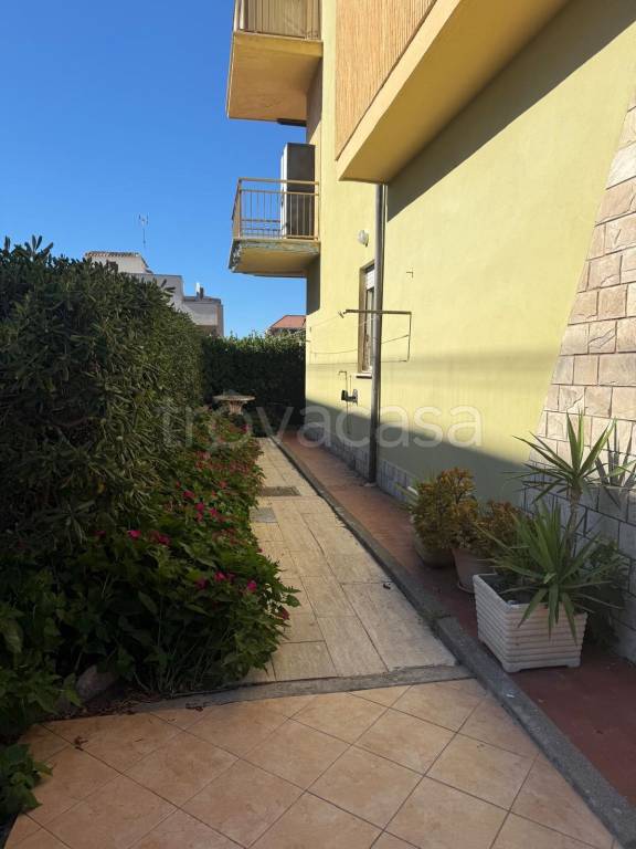 appartamento in vendita a Pomezia in zona Torvaianica
