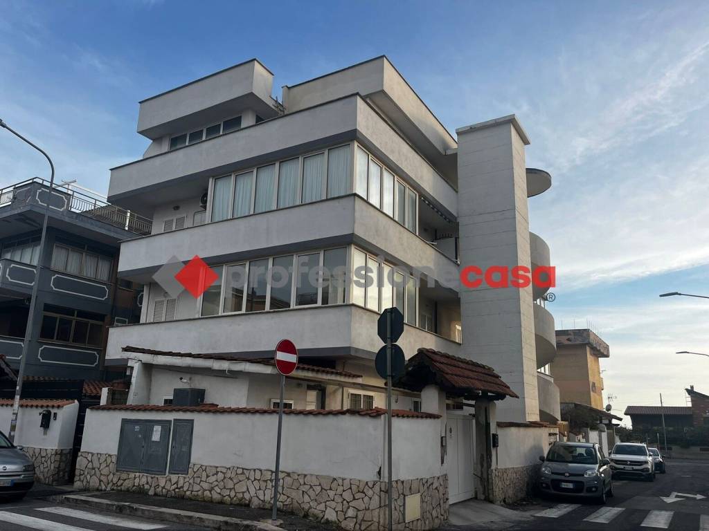 appartamento in vendita a Pomezia in zona Torvaianica