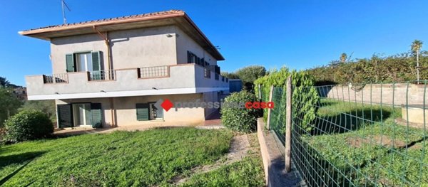 casa indipendente in vendita a Pomezia in zona Castagnetta