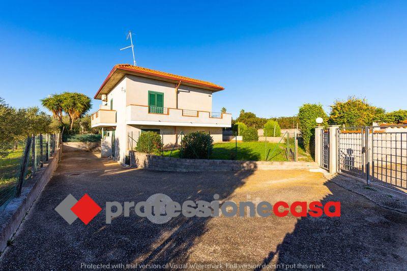 casa indipendente in vendita a Pomezia in zona Castagnetta