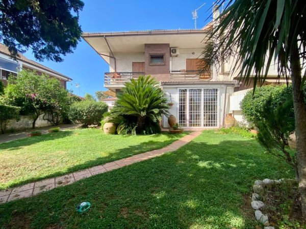 casa indipendente in vendita a Pomezia in zona Campo Selva
