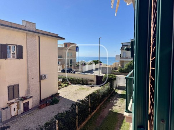 appartamento in vendita a Pomezia in zona Torvaianica